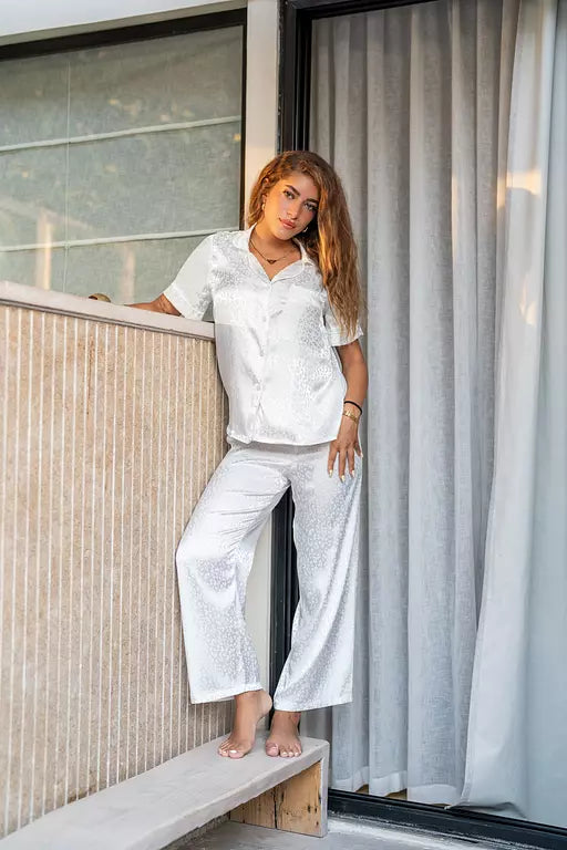 Chic Chita in white