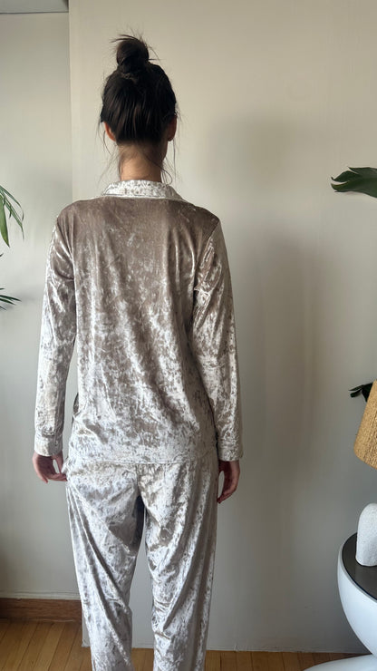 Velvet Dreams in Gold