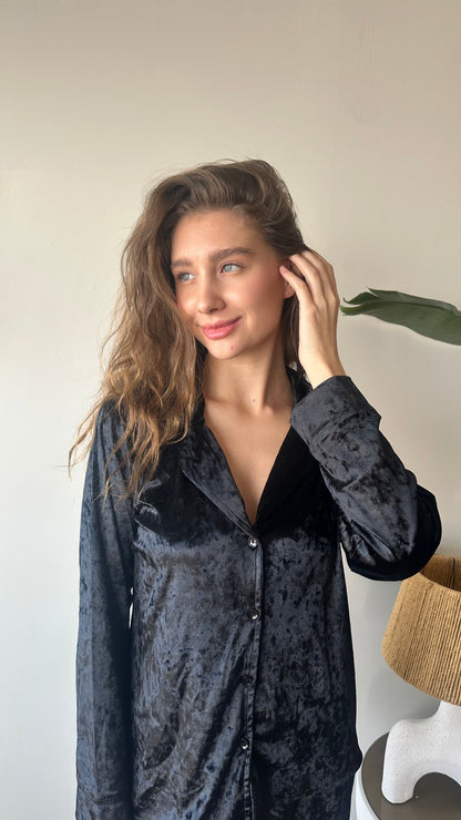 Velvet Dreams in Black